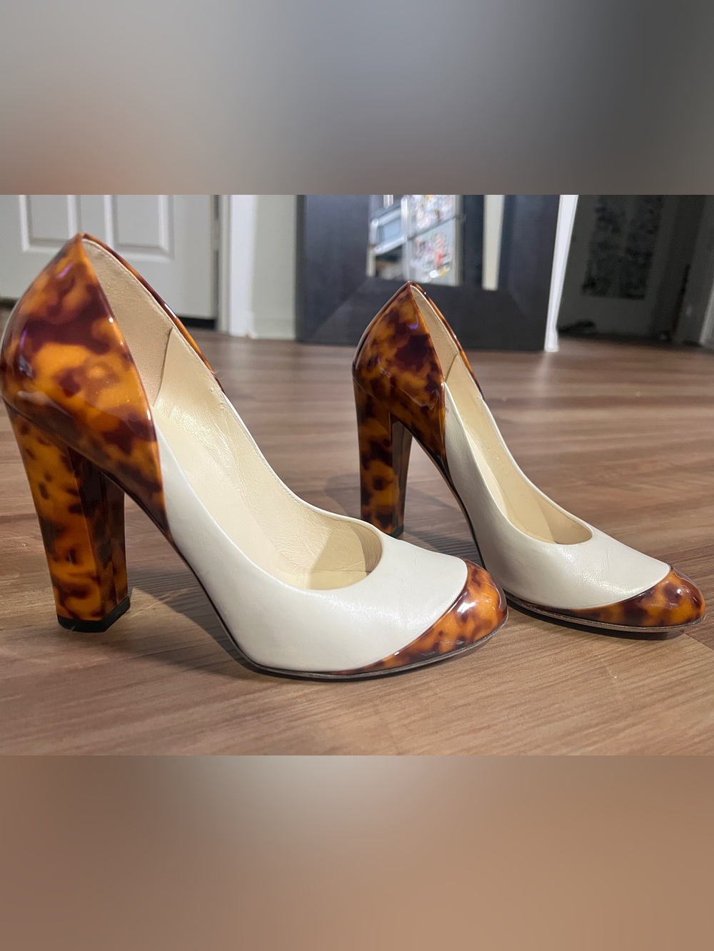 Gucci Cream Pumps with Tortoiseshell Heel and Toe